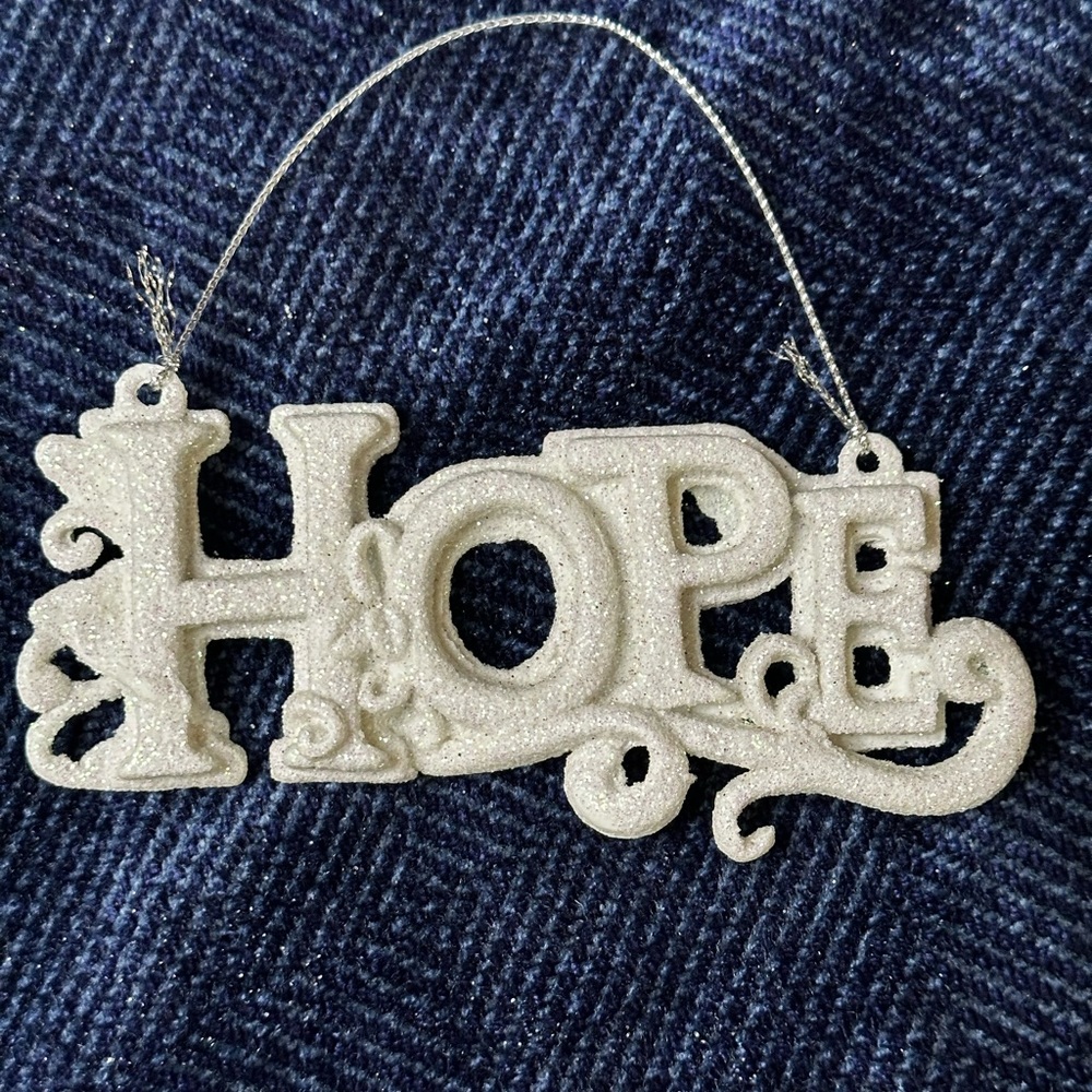 Set Of 3 Decorative Inspirational Ceramic Hanging Ornaments “Peace, Love & Hope” - Picture 5 of 6